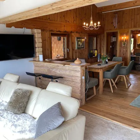 펜션 Alm On Mondsee Mountain, Pets Welcome! *